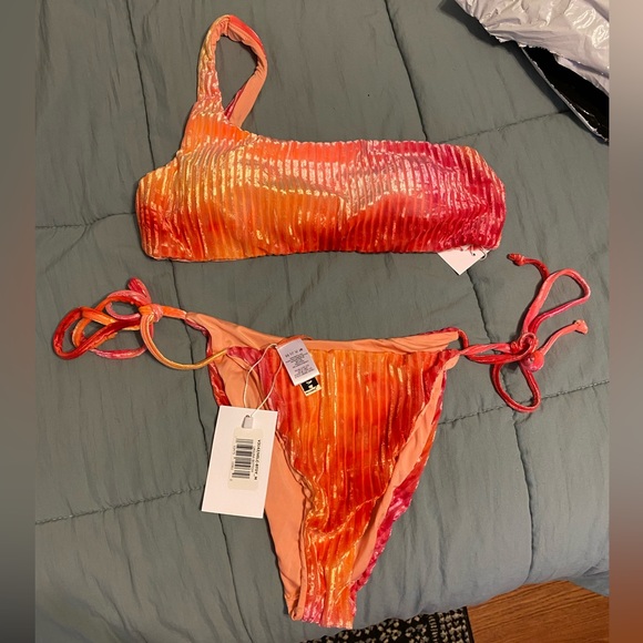 Dippin Daisys brand new bikini, never worn - Picture 1 of 10